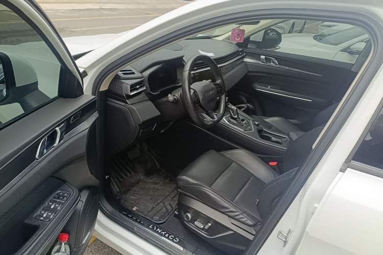 Used Lynk & Co 01 2021 2.0TD Two-Wheel-Drive Pro Trim Driver Seat