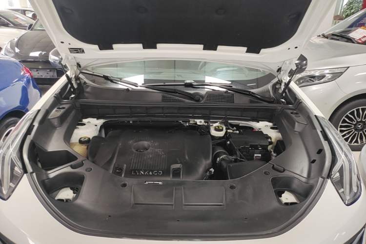 Used Lynk & Co 01 2021 2.0TD Four-Wheel Drive Hype-Halo Engine Bay
