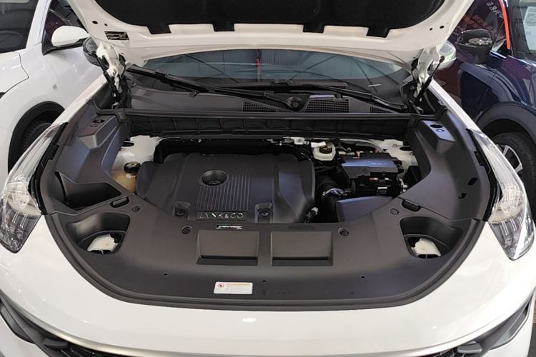 Used Lynk & Co 01 2021 2.0TD Two-Wheel-Drive Pro Trim Engine Bay