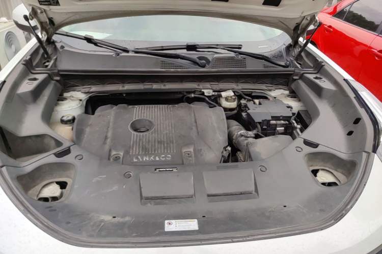 Used Lynk & Co 01 2021 2.0TD Two-Wheel-Drive Pro Trim Engine Bay