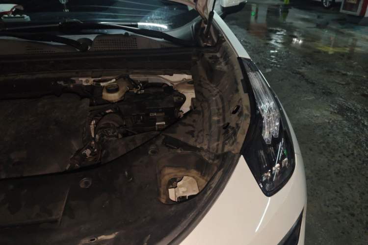 Used Lynk & Co 01 2021 2.0TD Two-Wheel-Drive Pro Trim Engine Bay Left