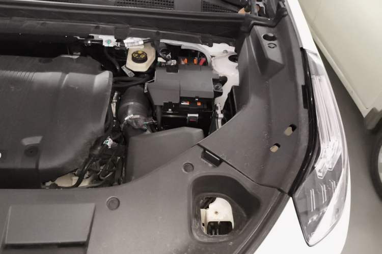 Used Lynk & Co 01 2021 2.0TD Two-Wheel-Drive Pro Trim Engine Bay Left