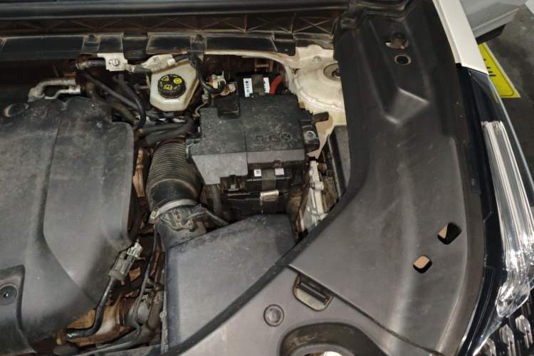 Used Lynk & Co 01 2021 2.0TD Two-Wheel-Drive Pro Trim Engine Bay Left
