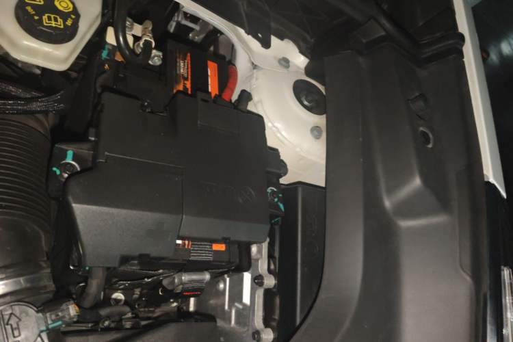 Used Lynk & Co 01 2021 2.0TD Two-Wheel-Drive Pro Trim Engine Bay Left