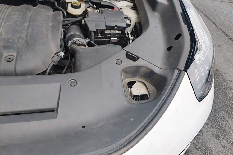 Used Lynk & Co 01 2021 2.0TD Two-Wheel-Drive Pro Trim Engine Bay Left