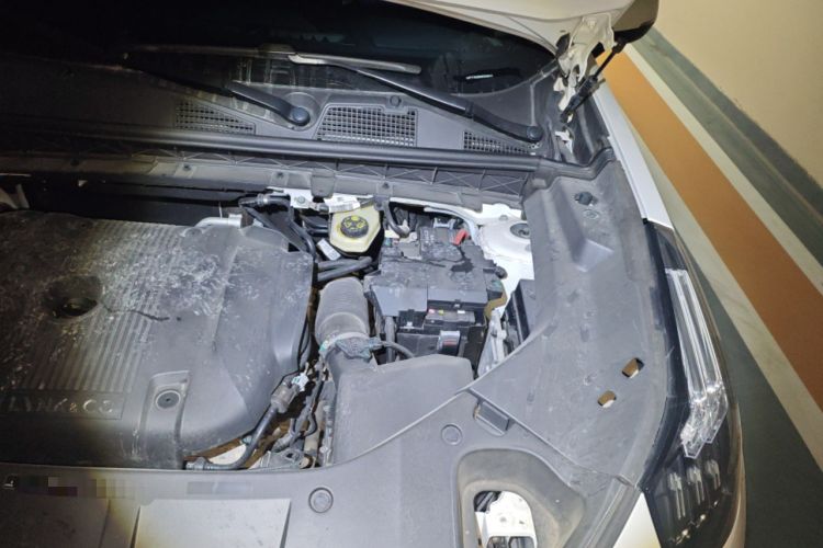 Used Lynk & Co 01 2021 2.0TD Two-Wheel-Drive Pro Trim Engine Bay Left