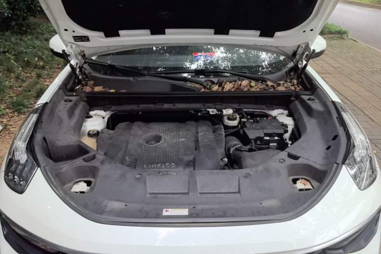 Used Lynk & Co 01 2021 2.0TD Two-Wheel-Drive Pro Trim Engine Bay