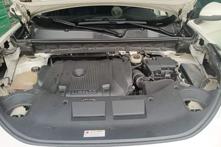 Used Lynk & Co 01 2021 2.0TD Two-Wheel-Drive Pro Trim Engine Bay