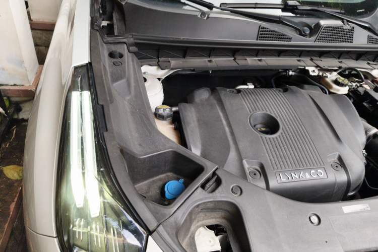 Used Lynk & Co 01 2021 2.0TD Two-Wheel-Drive Pro Trim Engine Bay Right