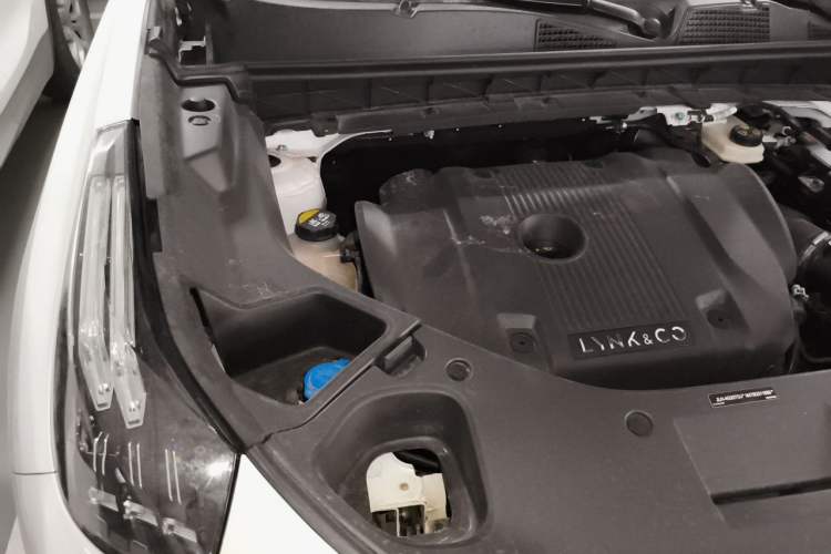 Used Lynk & Co 01 2021 2.0TD Two-Wheel-Drive Pro Trim Engine Bay Right