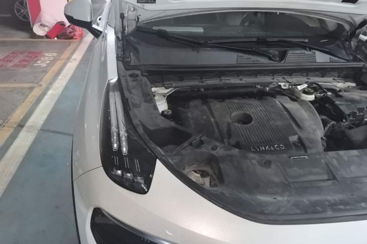 Used Lynk & Co 01 2021 2.0TD Two-Wheel-Drive Pro Trim Engine Bay Right