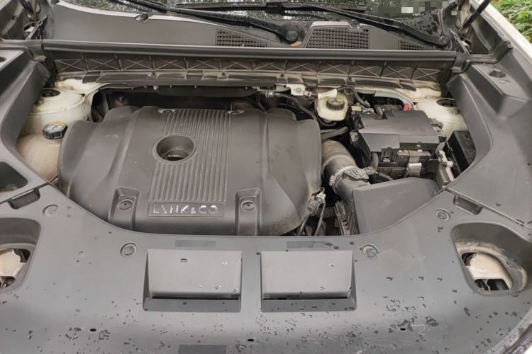 Used Lynk & Co 01 2021 2.0TD Two-Wheel-Drive Pro Trim Engine Bay