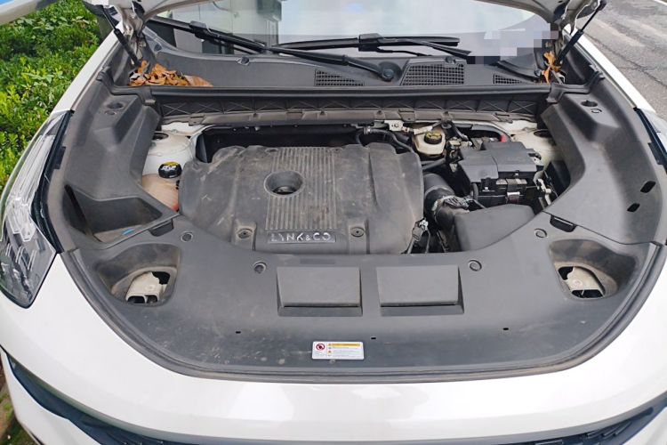 Used Lynk & Co 01 2021 2.0TD Two-Wheel-Drive Pro Trim Engine Bay