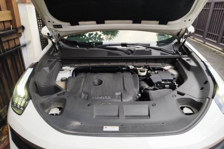 Used Lynk & Co 01 2021 2.0TD Two-Wheel-Drive Pro Trim Engine Bay