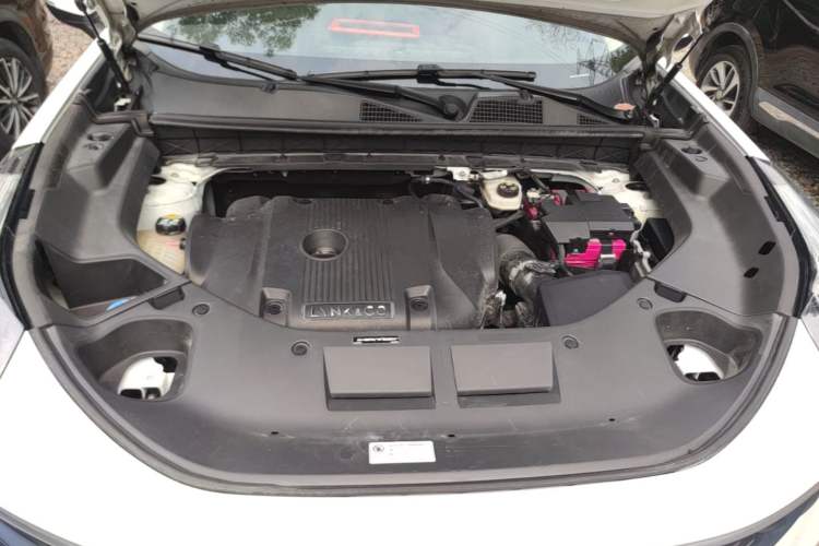 Used Lynk & Co 01 2021 2.0TD Two-Wheel-Drive Pro Trim Engine Bay