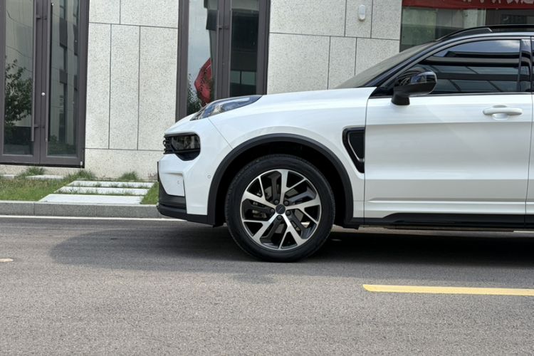 Used Lynk & Co 01 2021 2.0TD Four-Wheel Drive Hype-Halo Exterior 2