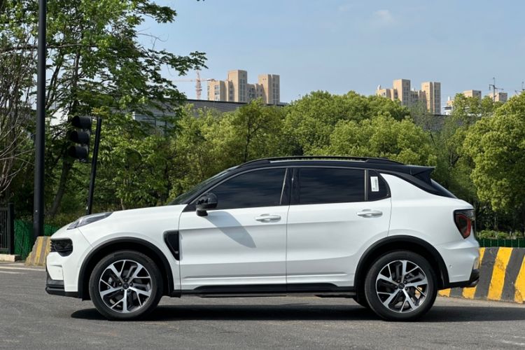 Used Lynk & Co 01 2021 2.0TD Four-Wheel Drive Hype-Halo Exterior 2