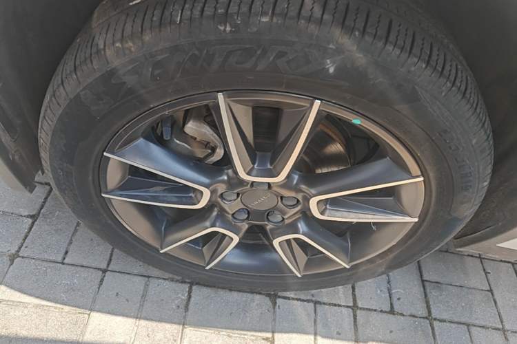 Used Lynk & Co 01 2021 2.0TD Two-Wheel-Drive Pro Trim Exterior 4