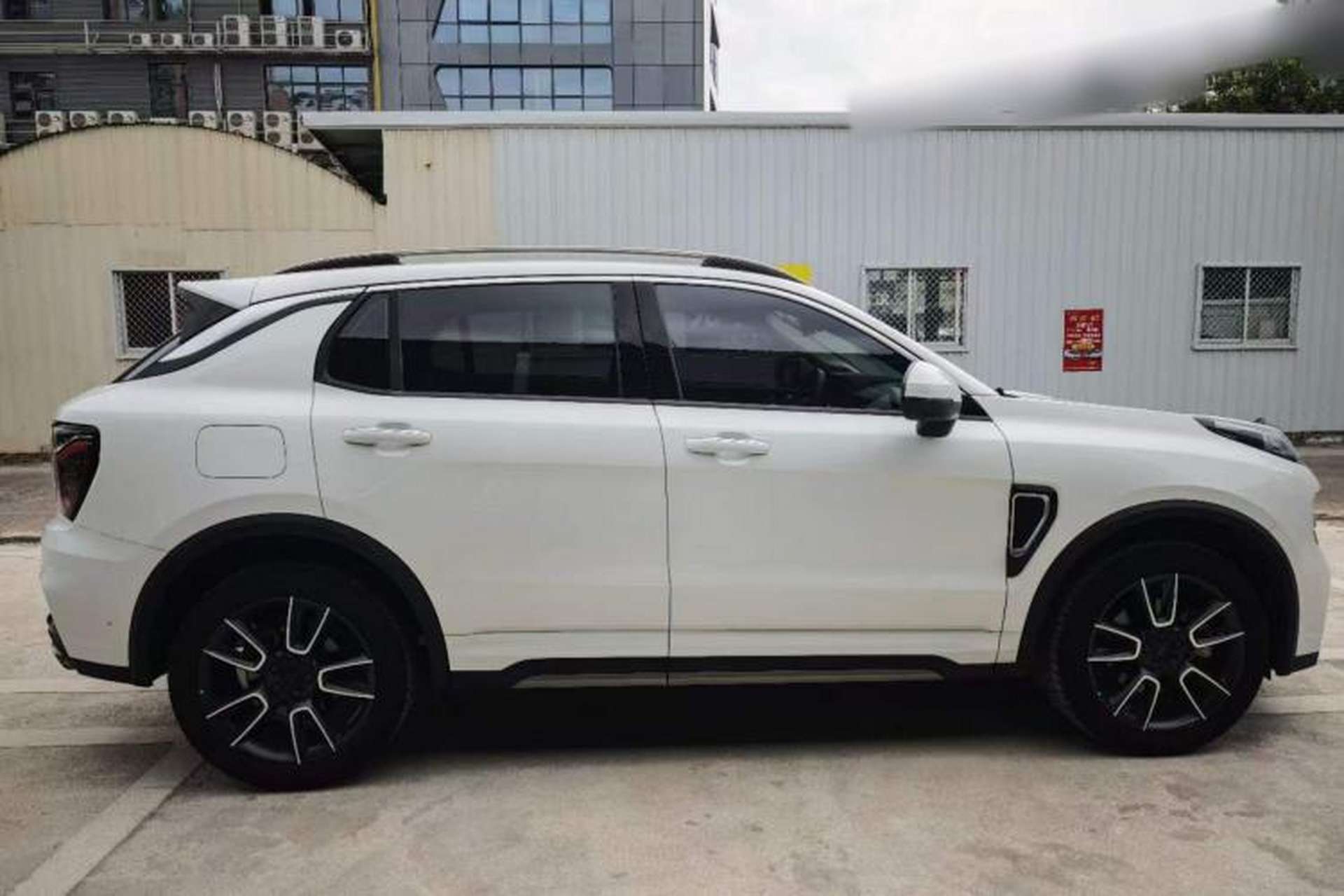 Used Lynk & Co 01 2021 2.0TD Two-Wheel-Drive Pro Trim Exterior 5