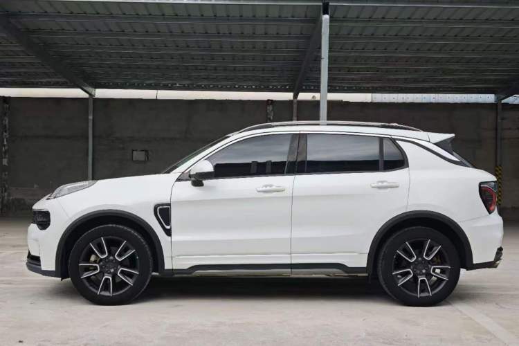 Used Lynk & Co 01 2021 2.0TD Two-Wheel-Drive Pro Trim Exterior 6