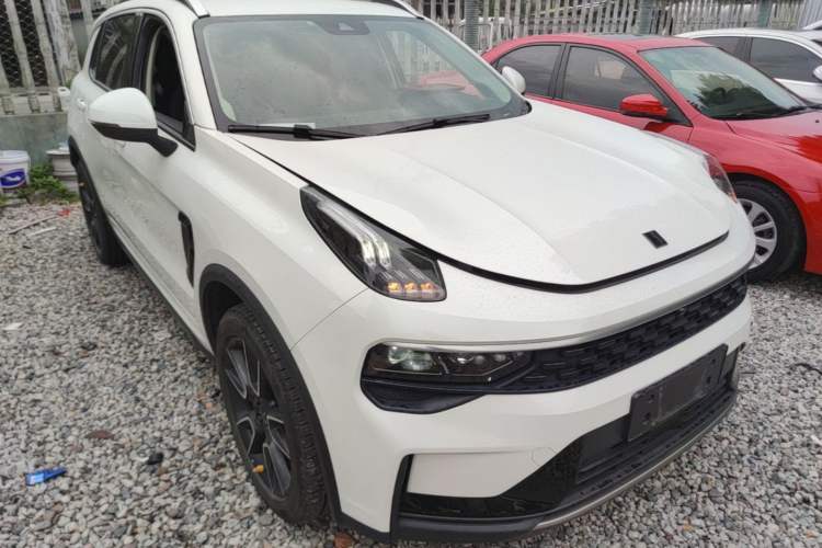 Used Lynk & Co 01 2021 2.0TD Two-Wheel-Drive Pro Trim Front Right 45 Deg