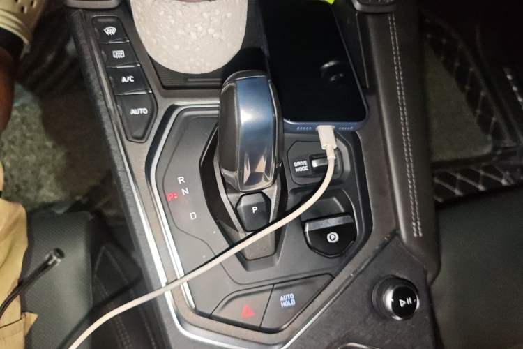 Used Lynk & Co 01 2021 2.0TD Two-Wheel-Drive Pro Trim Gear Lever