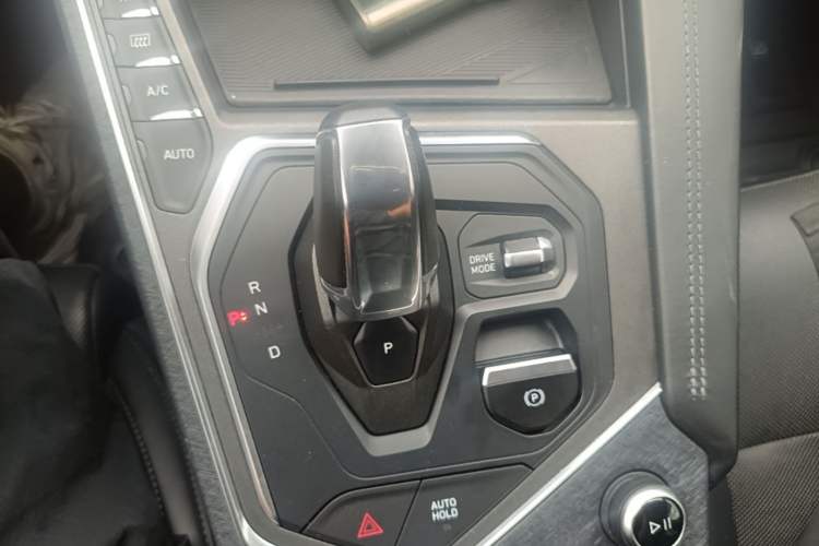 Used Lynk & Co 01 2021 2.0TD Two-Wheel-Drive Pro Trim Gear Lever