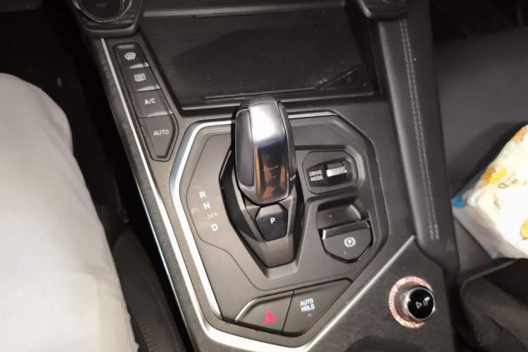 Used Lynk & Co 01 2021 2.0TD Two-Wheel-Drive Pro Trim Gear Lever