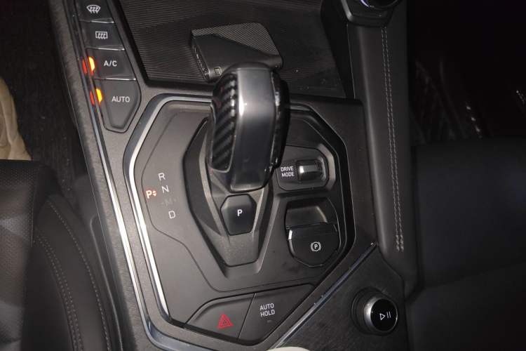 Used Lynk & Co 01 2021 2.0TD Two-Wheel-Drive Pro Trim Gear Lever