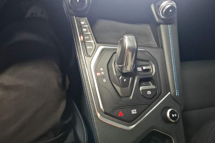 Used Lynk & Co 01 2021 2.0TD Two-Wheel Drive Zhaopu Pro Gear Lever