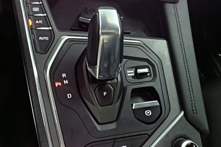Used Lynk & Co 01 2021 2.0TD Two-Wheel-Drive Pro Trim Gear Lever