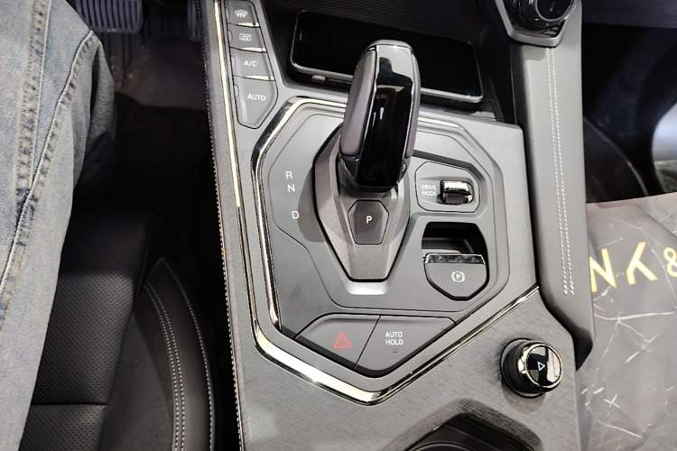 Used Lynk & Co 01 2021 2.0TD Four-Wheel Drive Hype-Halo Gear Lever