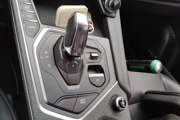 Used Lynk & Co 01 2021 2.0TD Two-Wheel-Drive Pro Trim Gear Lever