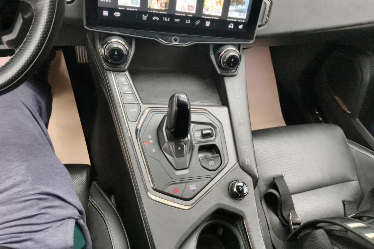 Used Lynk & Co 01 2021 2.0TD Four-Wheel Drive Hype-Halo Gear Lever