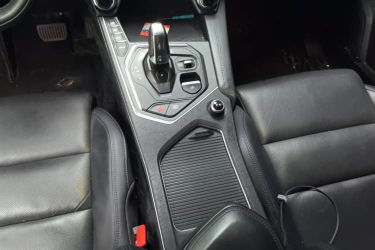 Used Lynk & Co 01 2021 2.0TD Two-Wheel-Drive Pro Trim Gear Lever