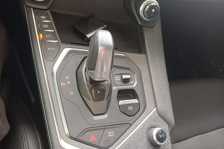 Used Lynk & Co 01 2021 2.0TD Two-Wheel-Drive Pro Trim Gear Lever