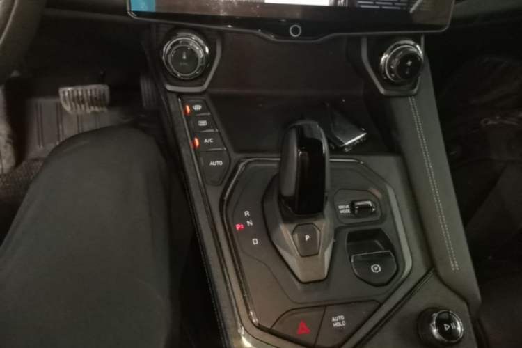 Used Lynk & Co 01 2021 2.0TD Four-Wheel Drive Hype-Halo Gear Lever
