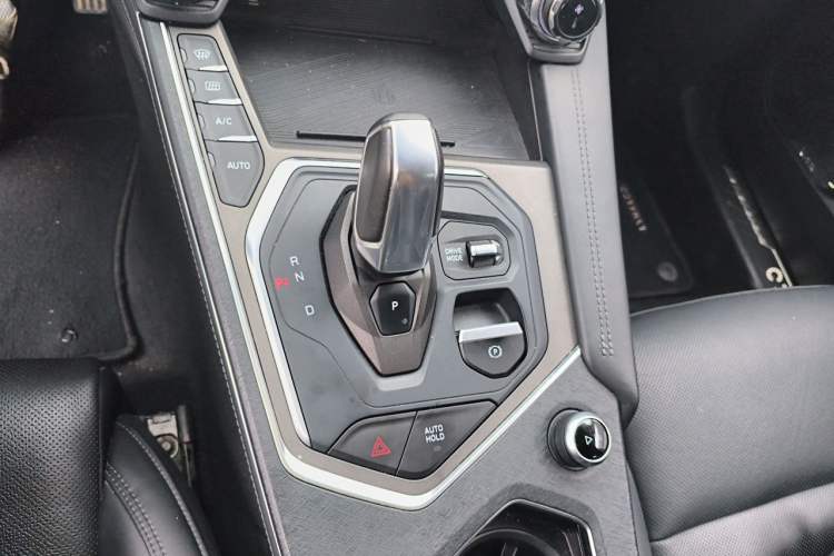 Used Lynk & Co 01 2021 2.0TD Two-Wheel-Drive Pro Trim Gear Lever