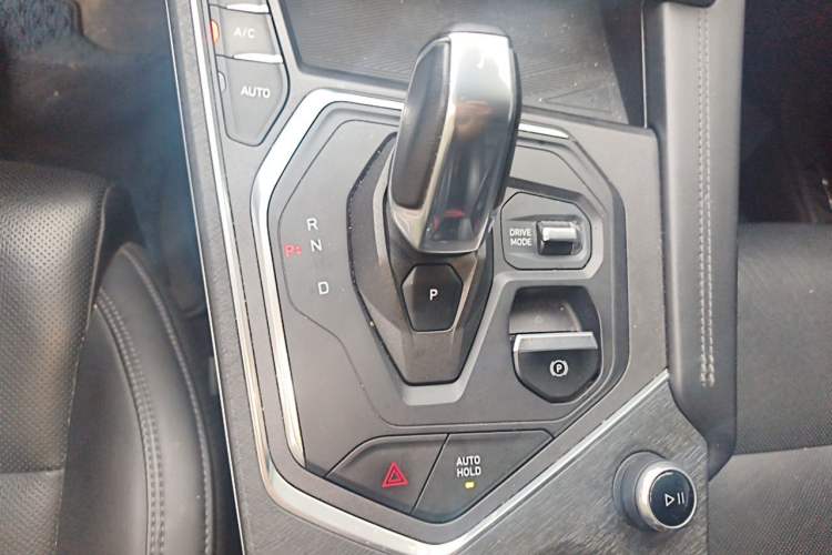 Used Lynk & Co 01 2021 2.0TD Two-Wheel-Drive Pro Trim Gear Lever