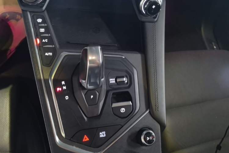 Used Lynk & Co 01 2021 2.0TD Two-Wheel-Drive Pro Trim Gear Lever