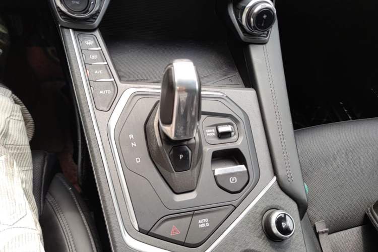 Used Lynk & Co 01 2021 2.0TD Two-Wheel-Drive Pro Trim Gear Lever