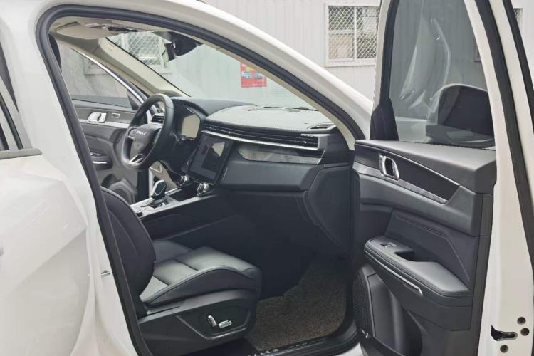 Used Lynk & Co 01 2021 2.0TD Two-Wheel-Drive Pro Trim Interior 2
