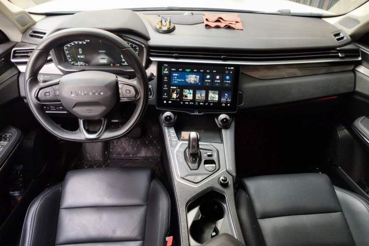 Used Lynk & Co 01 2021 2.0TD Two-Wheel-Drive Pro Trim Interior 2