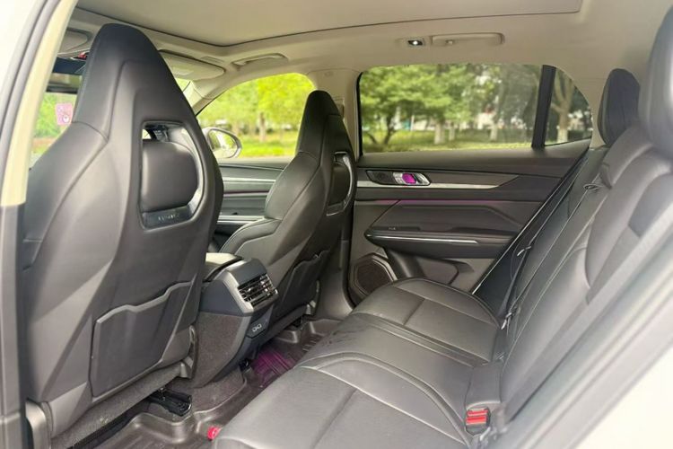 Used Lynk & Co 01 2021 2.0TD Two-Wheel-Drive Pro Trim Interior 3