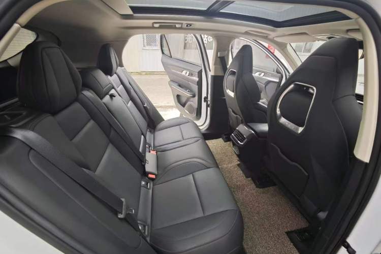 Used Lynk & Co 01 2021 2.0TD Two-Wheel-Drive Pro Trim Interior 3