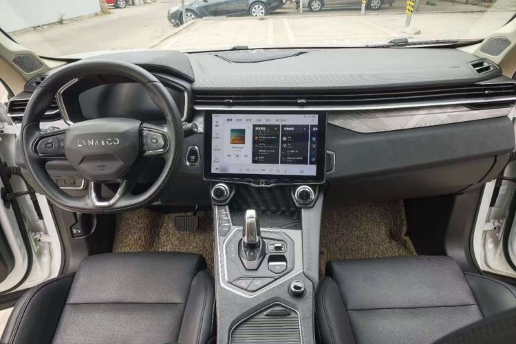 Used Lynk & Co 01 2021 2.0TD Two-Wheel-Drive Pro Trim Interior 4