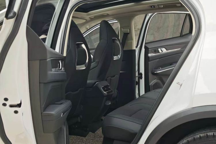 Used Lynk & Co 01 2021 2.0TD Two-Wheel-Drive Pro Trim Interior 5