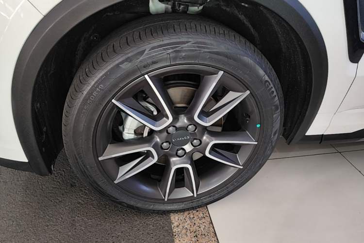 Used Lynk & Co 01 2021 2.0TD Two-Wheel-Drive Pro Trim Left Front Wheel Hub