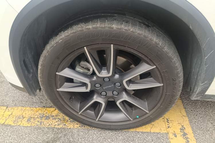 Used Lynk & Co 01 2021 2.0TD Two-Wheel-Drive Pro Trim Left Front Wheel Hub