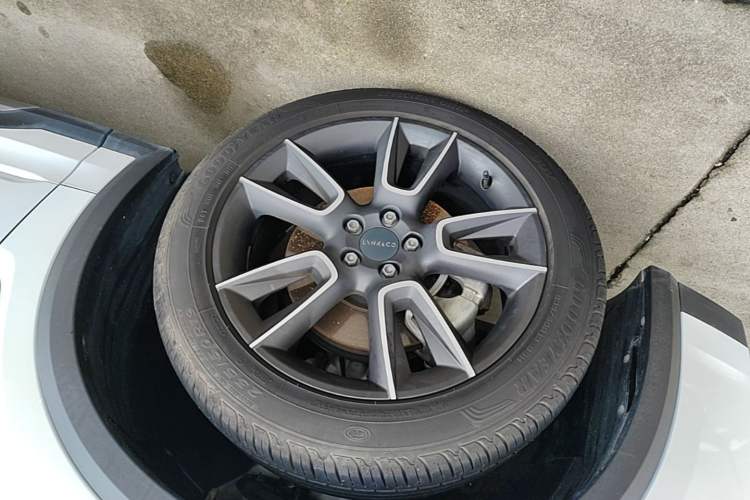 Used Lynk & Co 01 2021 2.0TD Two-Wheel-Drive Pro Trim Left Front Wheel Hub